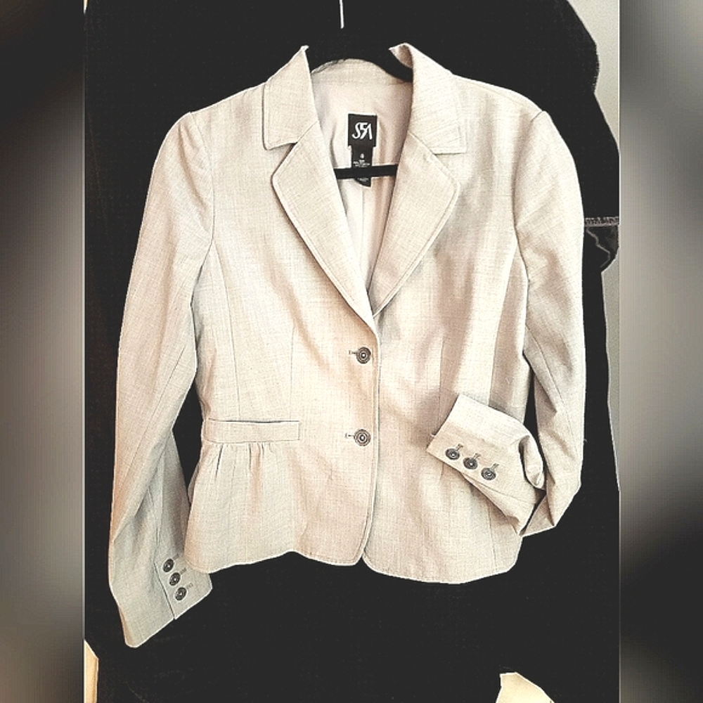 Saks 5th Ave Women's Stylish Gray Blazer Size 8 EUC!